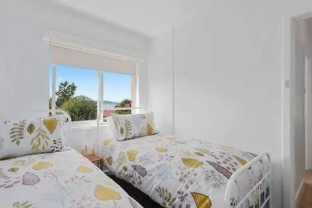 Renovated Unit In Leafy Surrounds Close To Shops 霍巴特 公寓