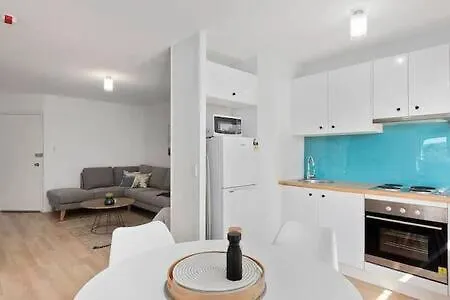 Renovated Unit In Leafy Surrounds Close To Shops 霍巴特 0*,